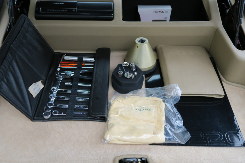 ジャガー&nbsp;XJ220&nbsp;中古車