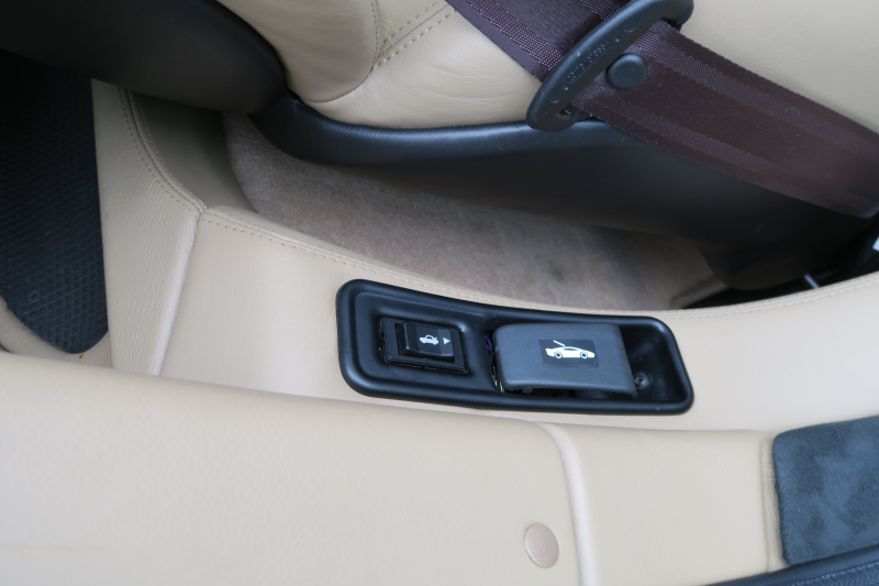 ジャガー&nbsp;XJ220&nbsp;中古車