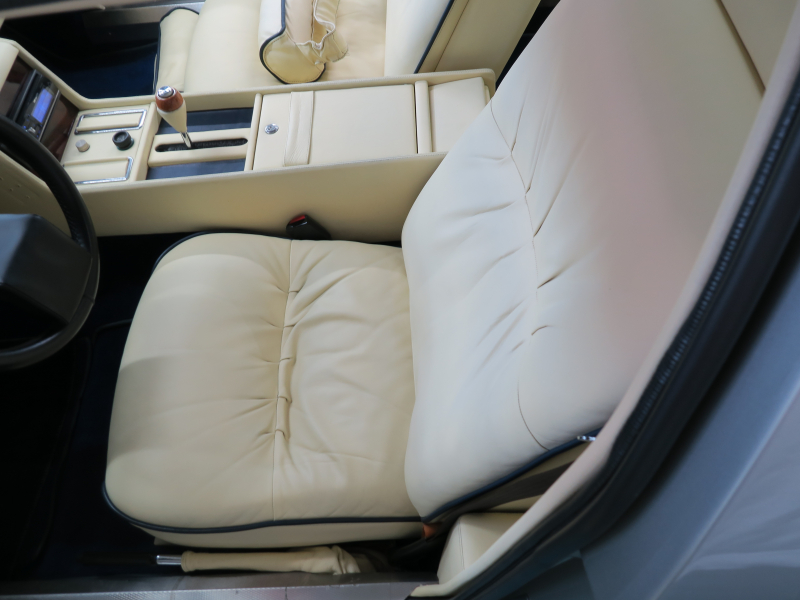 アストンマーティン ラゴンダ 中古車