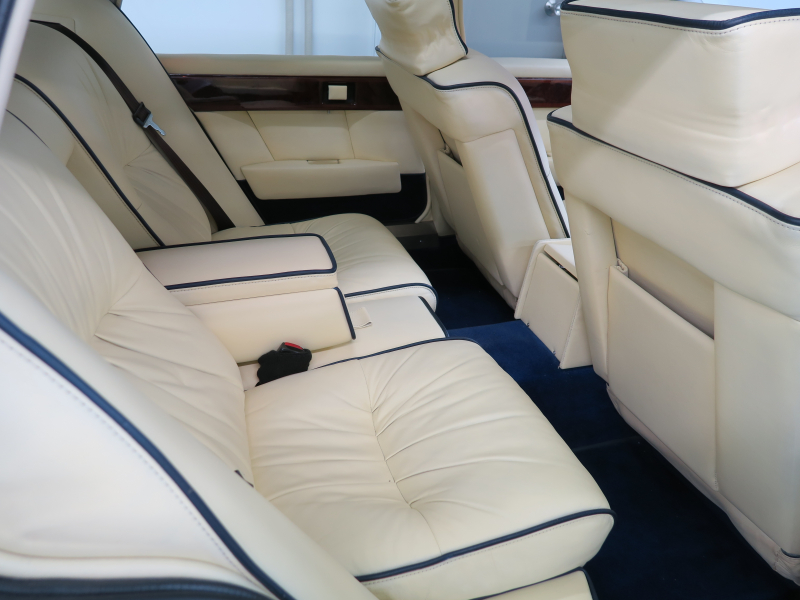 アストンマーティン ラゴンダ 中古車