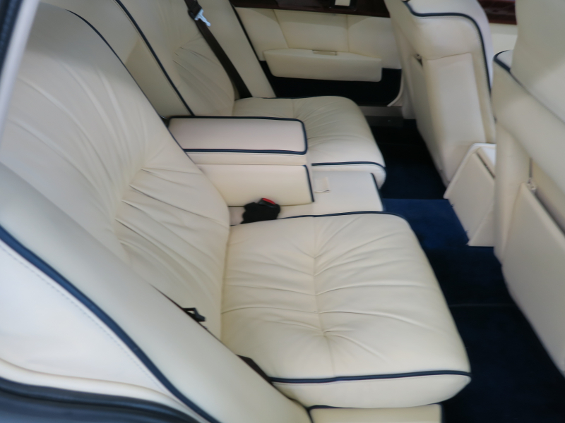 アストンマーティン ラゴンダ 中古車