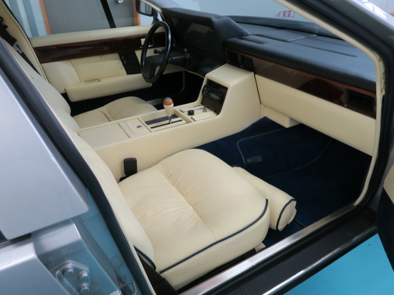 アストンマーティン ラゴンダ 中古車