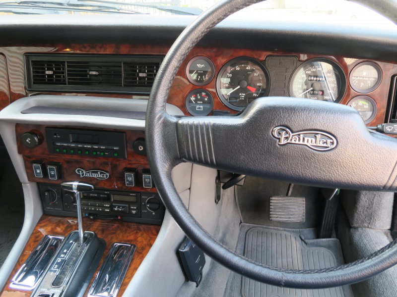 ディムラー Double-6 中古車