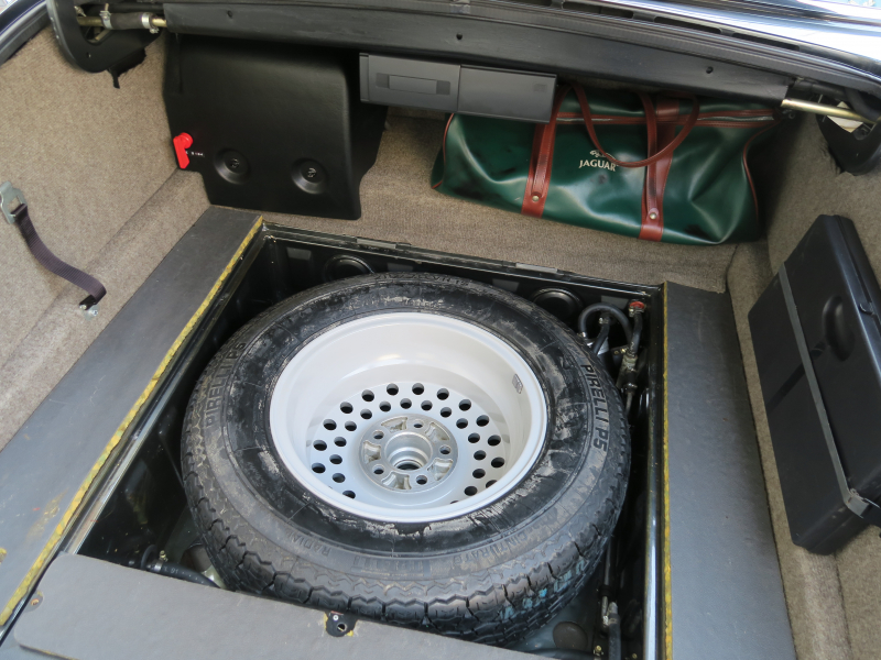 ディムラー Double-6 中古車