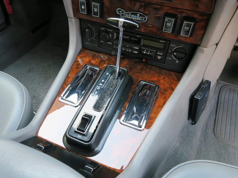 ディムラー Double-6 中古車