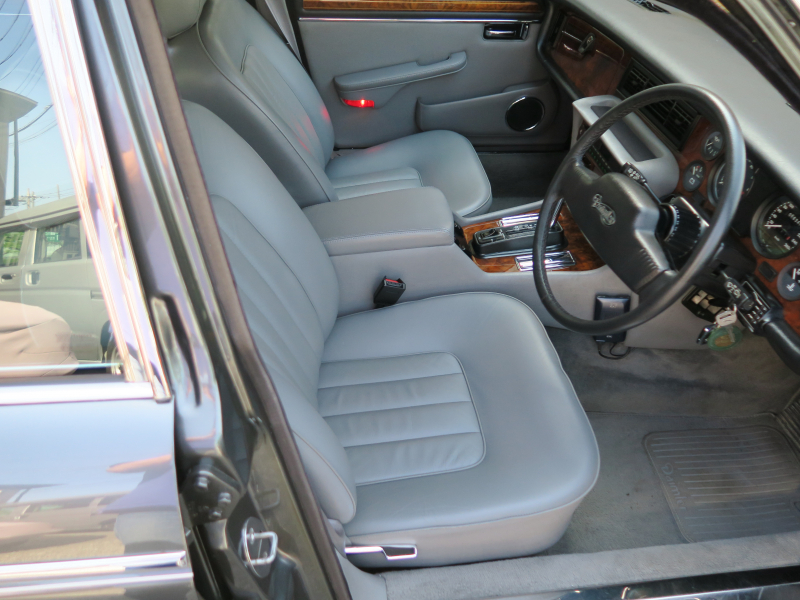 ディムラー Double-6 中古車