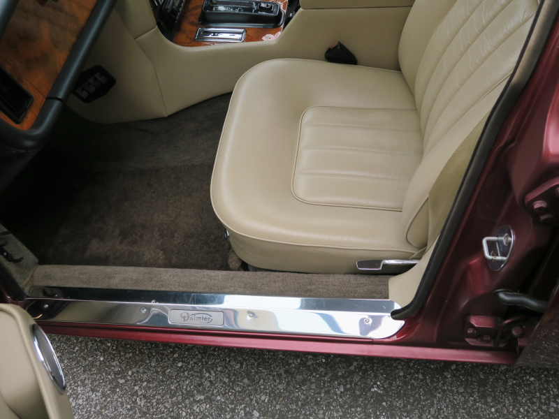 ディムラー Double-6 中古車