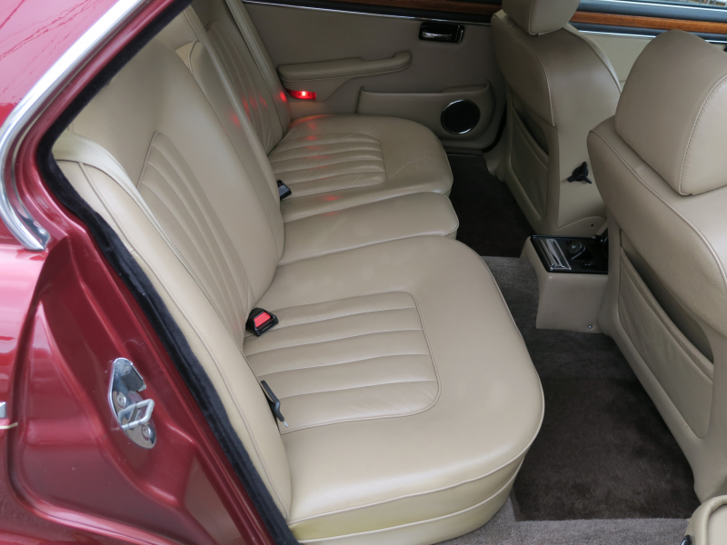 ディムラー Double-6 中古車