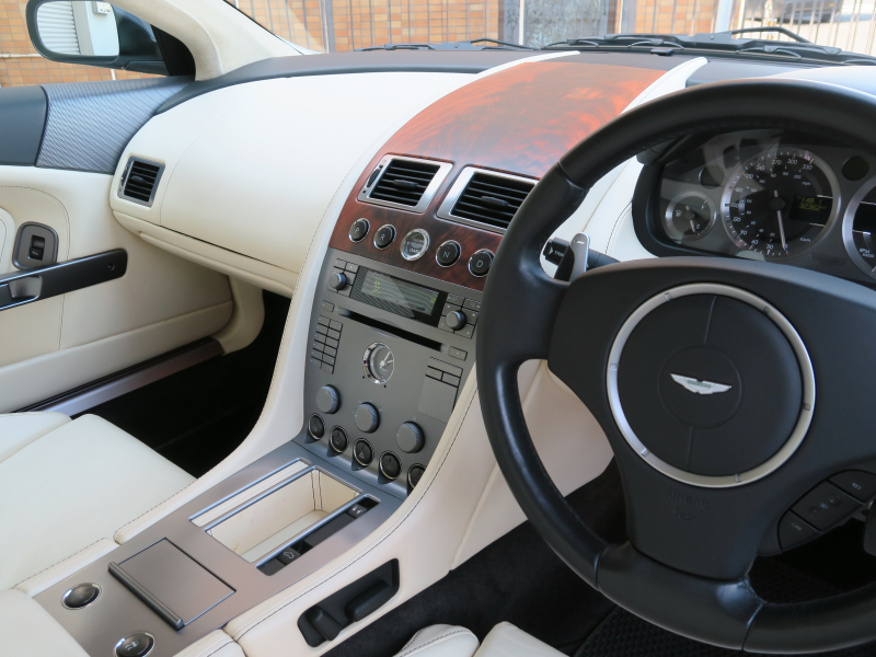 アストンマーティン DB9 中古車