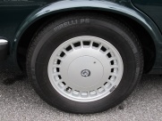 ディムラー 4.0 中古車