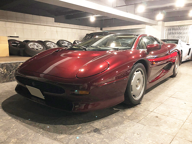 JAGUAR XJ220